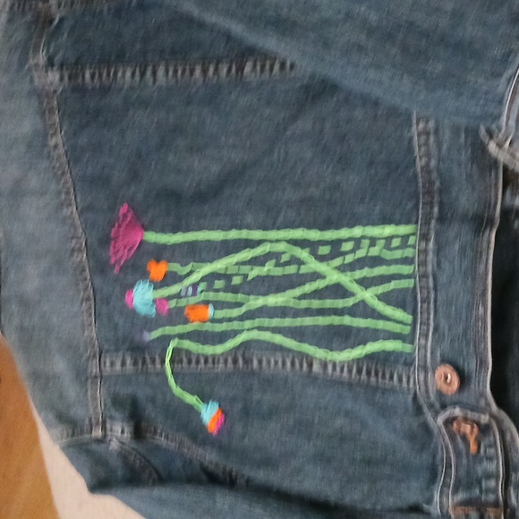 Jean jacket hand embroidered - Picture 2 of 3